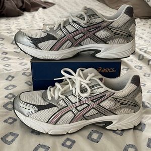 Running shoes